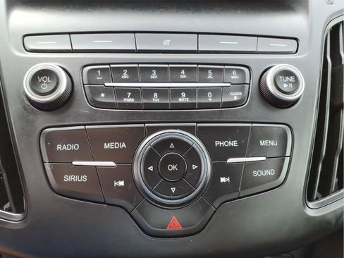 Used 2018 Ford Focus SE FWD image 23