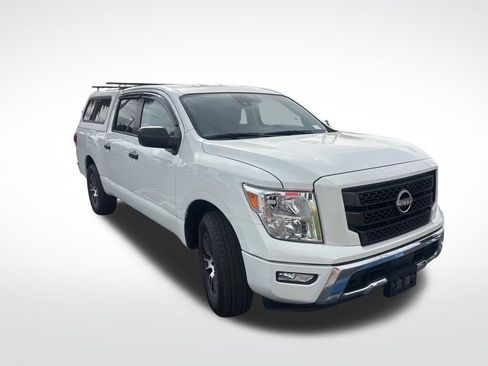 Certified 2023 Nissan Titan SV image 5