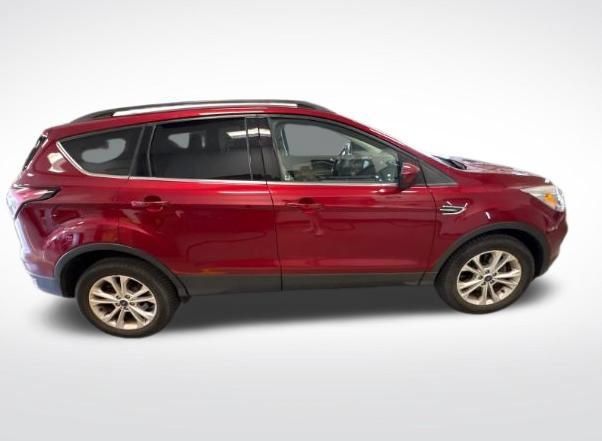 Used 2017 Ford Escape SE w/ Equipment Group 201A AWD/4WD image 3