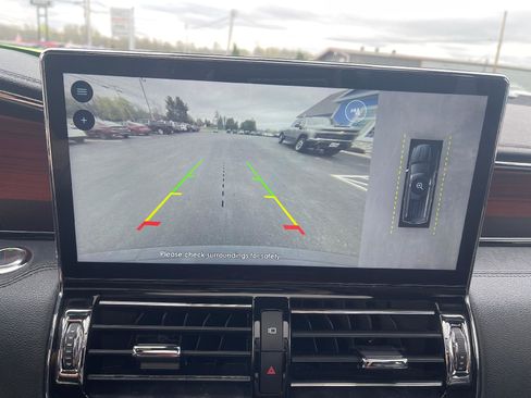 Used 2024 Lincoln Navigator Premiere AWD/4WD image 19