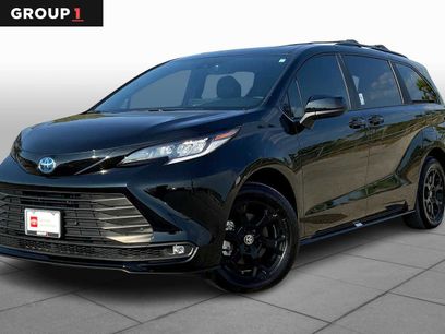 Used 2025 Toyota Sienna XLE Woodland Edition