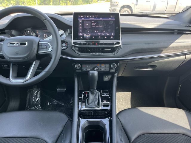 Used 2026 Jeep Compass Latitude AWD/4WD image 16
