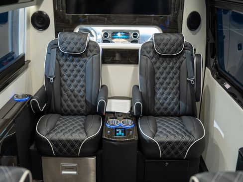 Used 2024 Mercedes-Benz Sprinter 3500 image 6