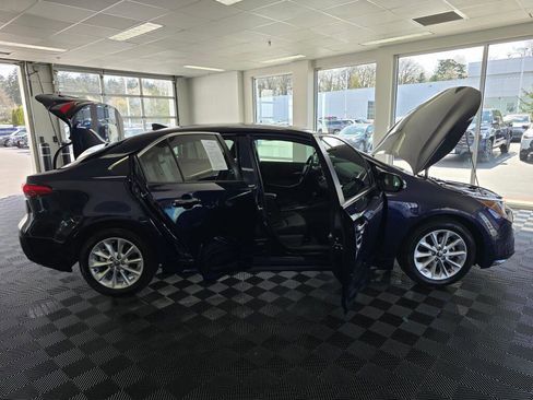 Used 2020 Toyota Corolla XLE w/ Carpet Mat Package (TMS) image 17