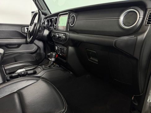 Used 2022 Jeep Wrangler Unlimited Sahara AWD/4WD image 31