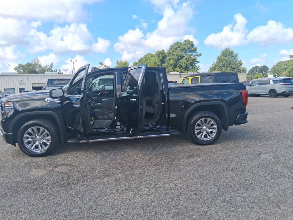 Used 2024 GMC Sierra 1500 Denali w/ Technology Package AWD/4WD image 21