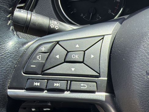 Used 2022 Nissan Rogue Sport SL w/ Premium Package FWD image 16