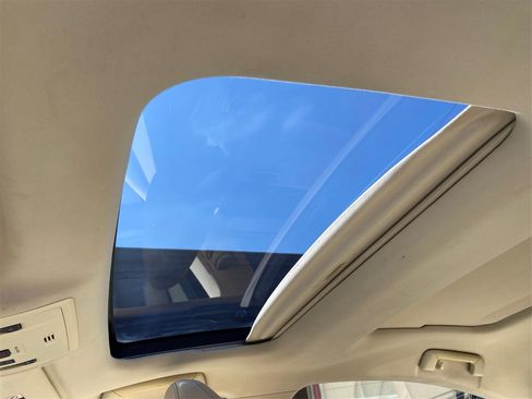 Used 2016 Lexus ES 350 w/ Luxury Package w/Wood Trim image 31