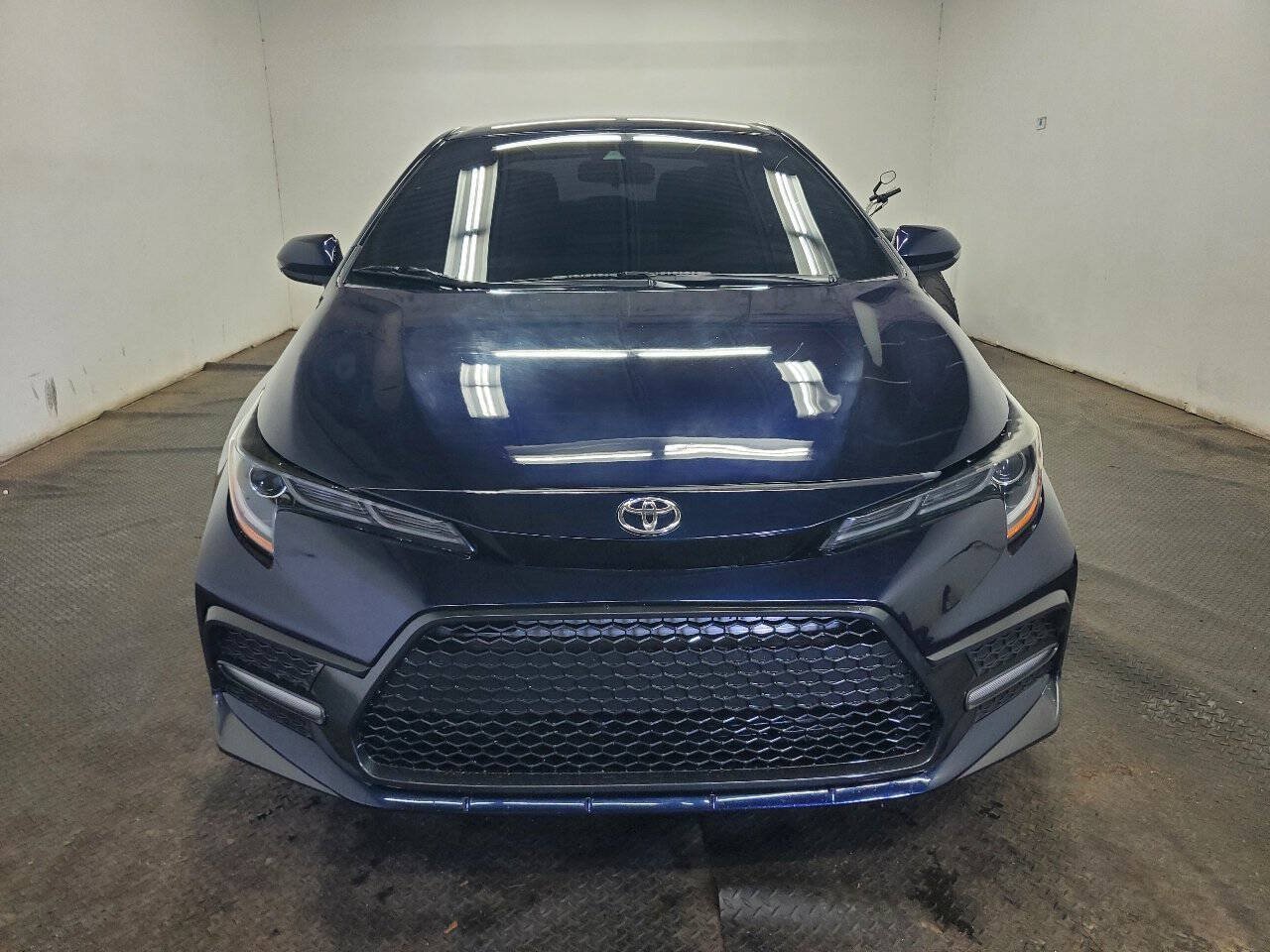 Used 2020 Toyota Corolla SE FWD image 2