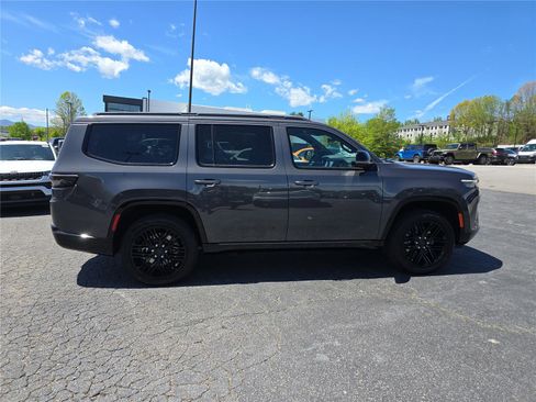 New 2026 Jeep Grand Wagoneer Limited AWD/4WD image 2