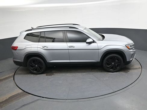 Used 2022 Volkswagen Atlas SE w/ Black Wheel Package image 17