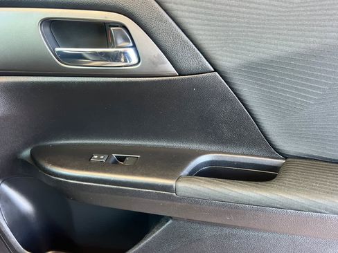 Used 2015 Honda Civic SE image 17