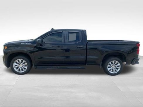Used 2020 Chevrolet Silverado 1500 Custom w/ Custom Value Package RWD image 2
