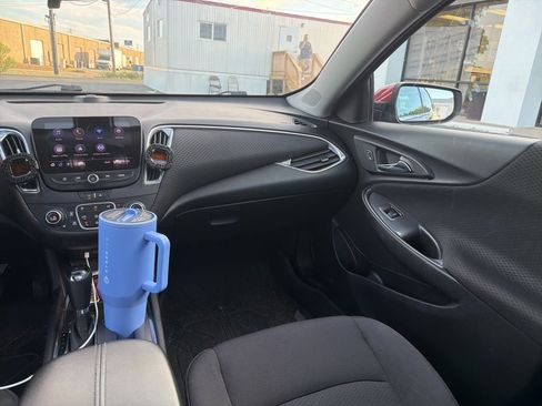 Used 2020 Chevrolet Malibu LT FWD image 17