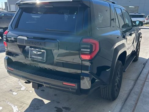 Used 2025 Toyota 4Runner SR5 AWD/4WD image 5