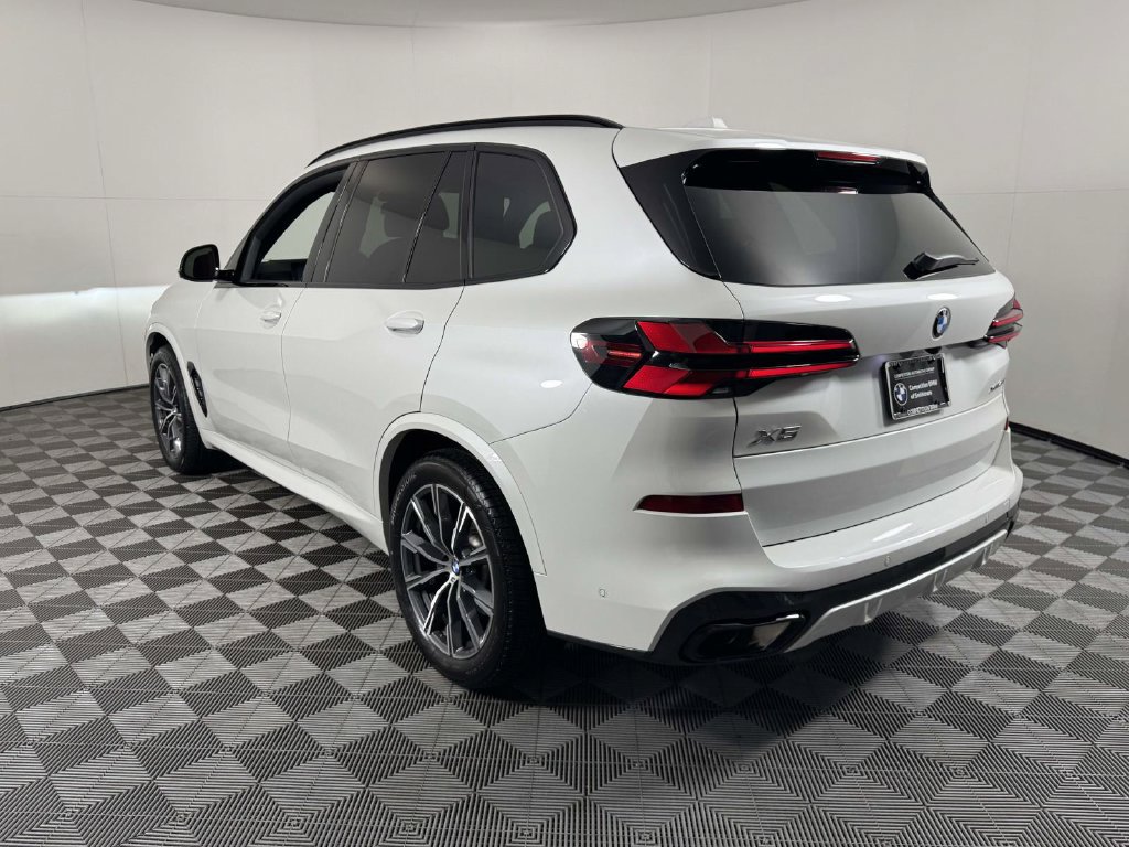 Used 2026 BMW X5 xDrive40i w/ M Sport Package AWD/4WD image 8