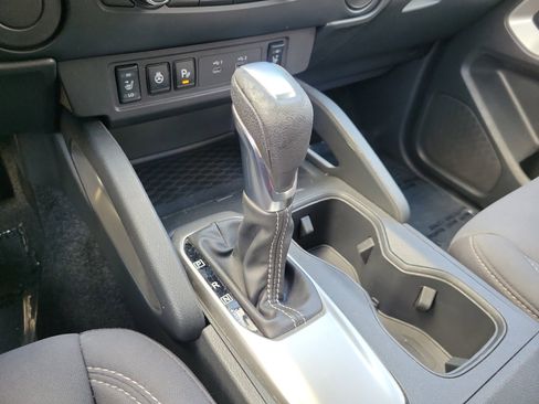 Used 2022 Nissan Frontier SV image 19