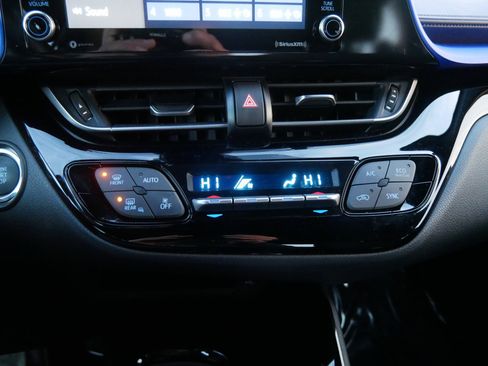 Used 2020 Toyota C-HR XLE image 23