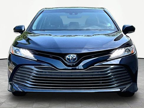 Certified 2018 Toyota Camry XLE w/ Audio Package FWD image 4