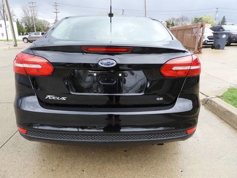 Used 2018 Ford Focus SE FWD image 8