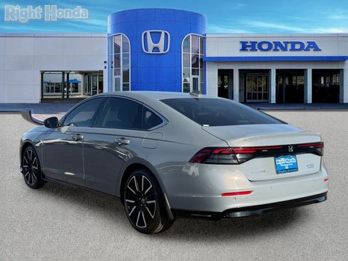 Used 2025 Honda Accord Touring image 4