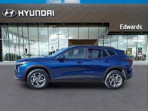 Used 2024 Chevrolet Trax LT image 3