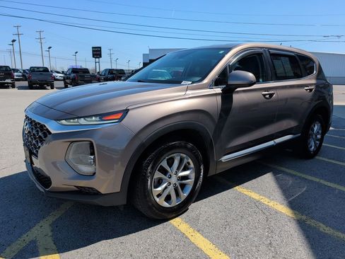 Used 2020 Hyundai Santa Fe SE image 3