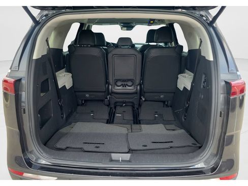 Used 2023 Kia Carnival SX FWD image 9