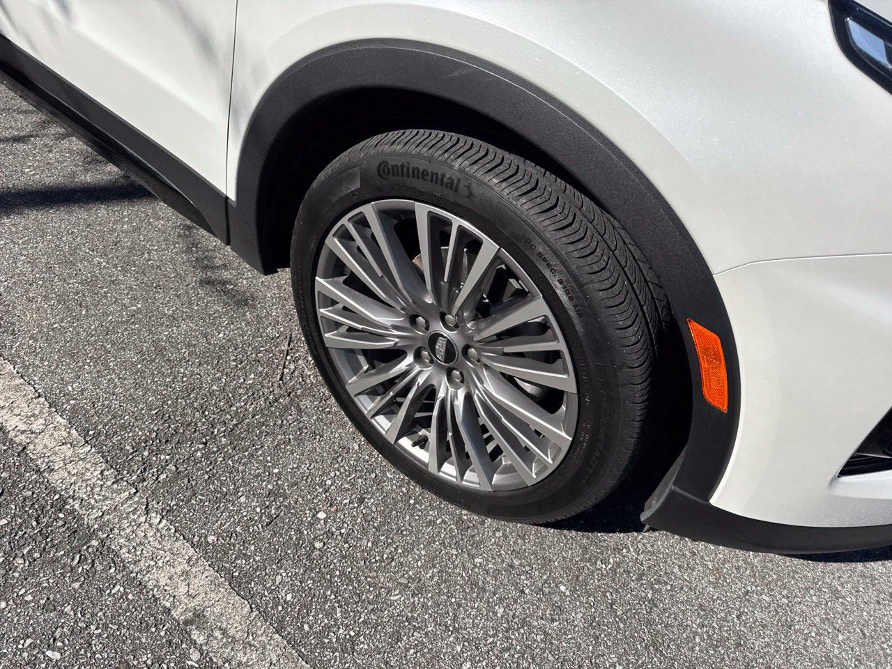 Used 2024 Cadillac XT4 Premium Luxury FWD image 4