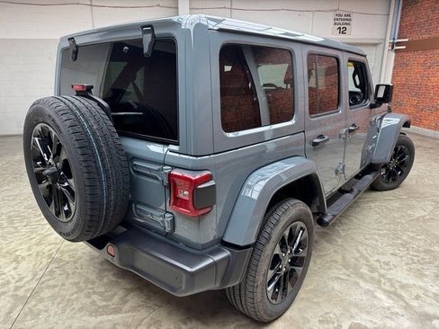 Used 2024 Jeep Wrangler Unlimited Sahara w/ Technology Group image 5