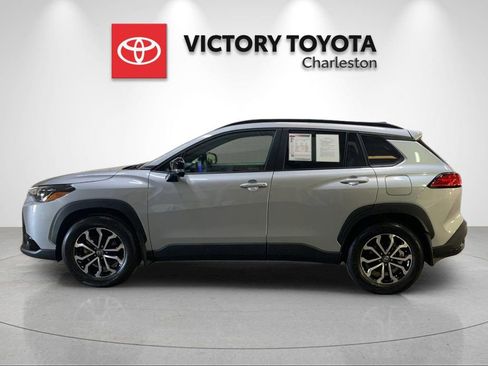 Used 2025 Toyota Corolla Cross AWD Hybrid w/ Moonroof Package image 2