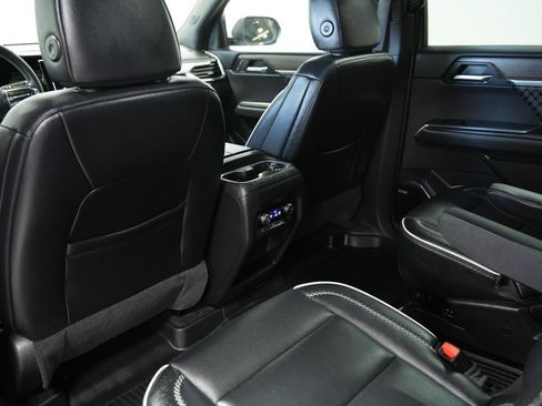 Used 2025 GMC Acadia Denali w/ LPO, Floor Liner Package AWD/4WD image 25