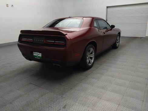 Used 2019 Dodge Challenger SXT image 9