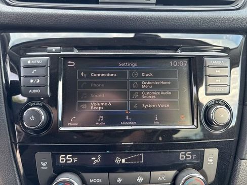 Used 2020 Nissan Rogue SV image 24