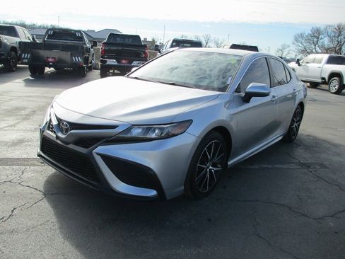 Used 2021 Toyota Camry SE image 8