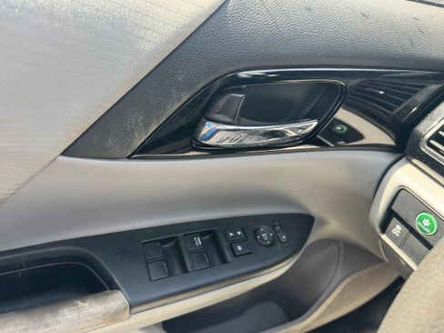 Used 2016 Honda Accord LX image 17