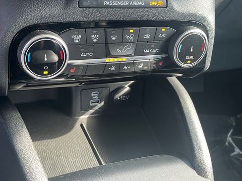 Used 2022 Ford Escape SEL image 9