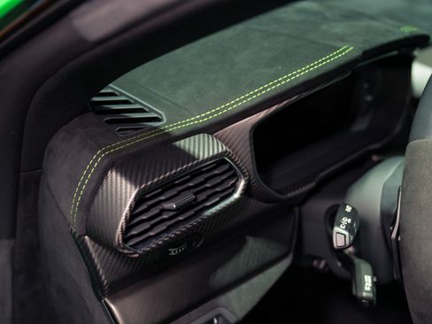 Used 2023 Lamborghini Urus Performante AWD/4WD image 18