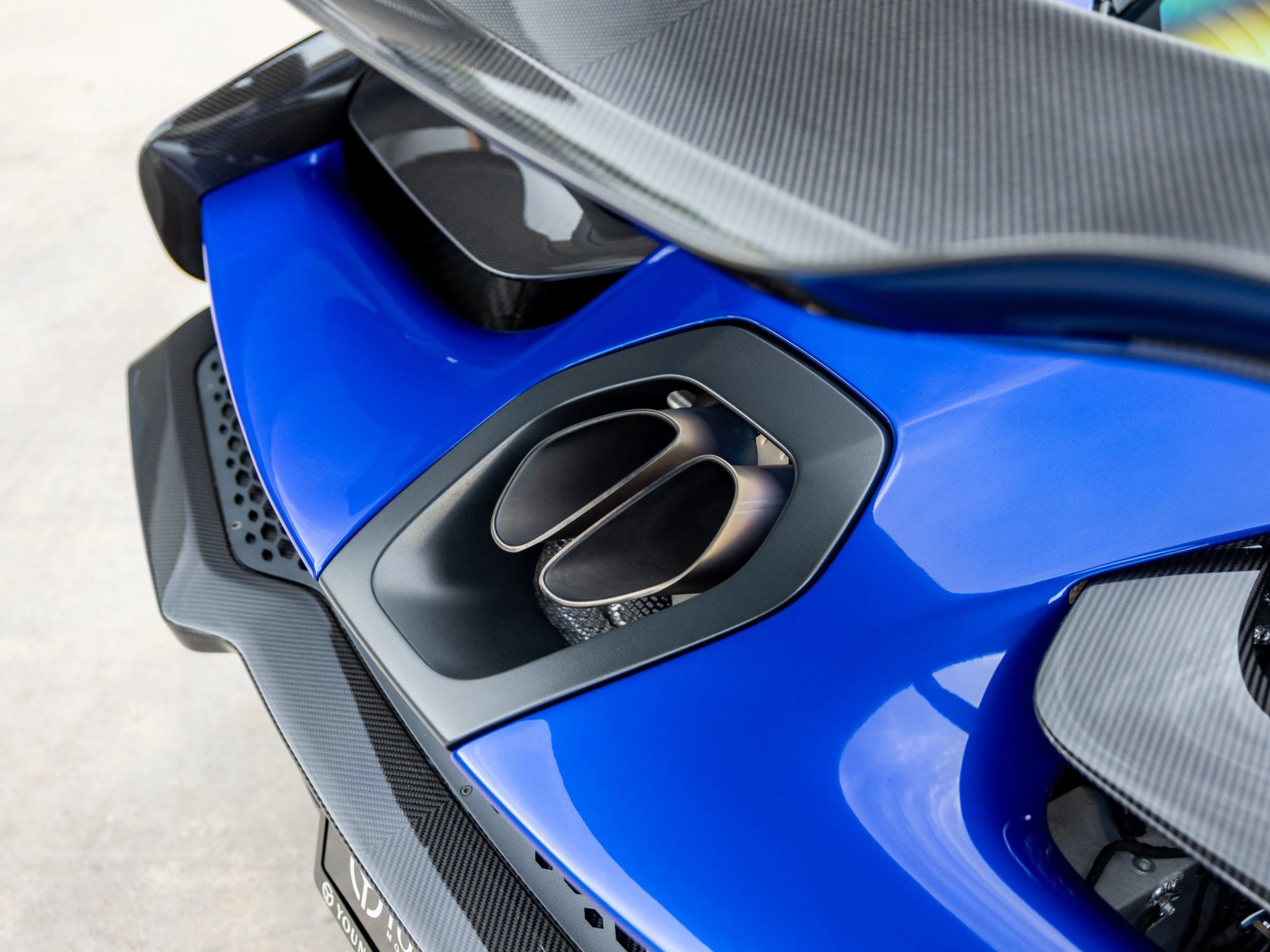 Used 2019 McLaren Senna RWD image 34
