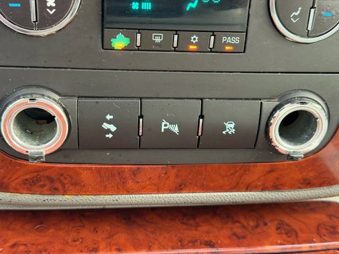 Used 2011 Chevrolet Avalanche LTZ image 58