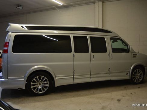 Used 2020 GMC Savana 2500 Extended w/ Enhanced Convenience Package image 18