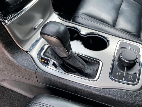 Used 2019 Jeep Grand Cherokee Limited AWD/4WD image 17