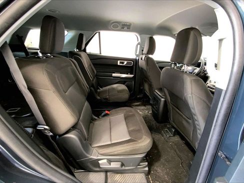 Used 2024 Ford Explorer XLT RWD image 25