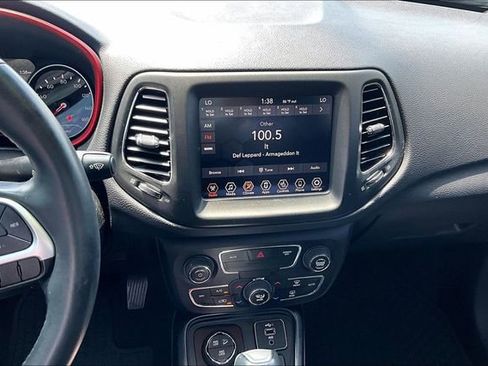 Used 2019 Jeep Compass Trailhawk w/ Cold Weather Group AWD/4WD image 4