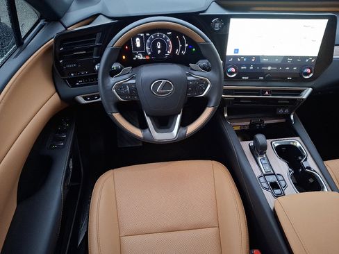 Used 2024 Lexus RX 350 Premium image 11