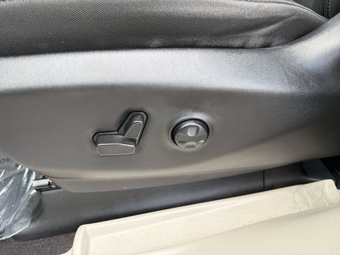 Used 2023 Chrysler Voyager LX FWD image 19