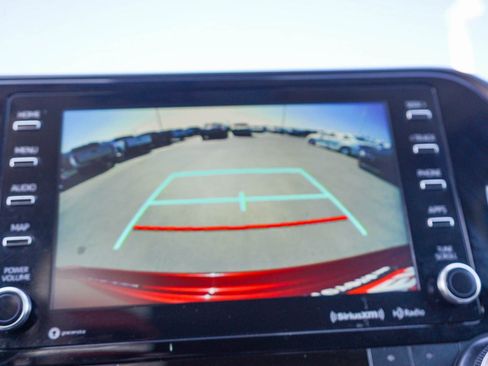 Used 2021 Toyota Highlander LE image 24