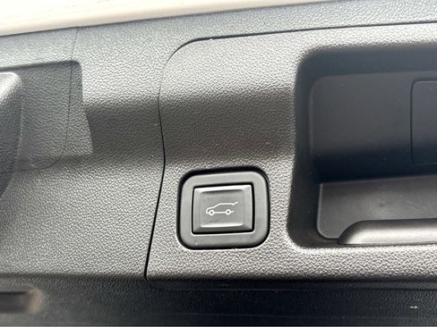 Used 2023 GMC Acadia SLE w/ Driver Convenience Package image 22