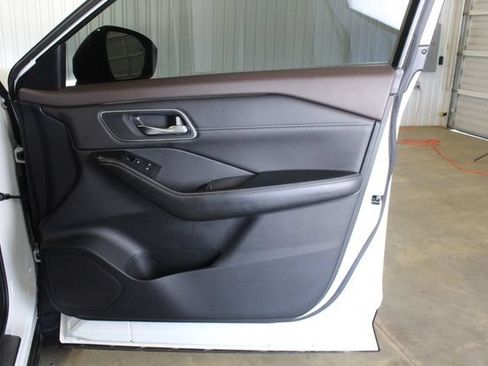 Used 2021 Nissan Rogue Platinum FWD image 24