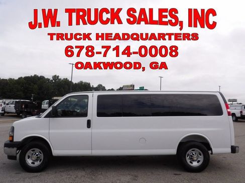Used 2025 Chevrolet Express 3500 LT w/ LT Preferred Equipment Group RWD image 2